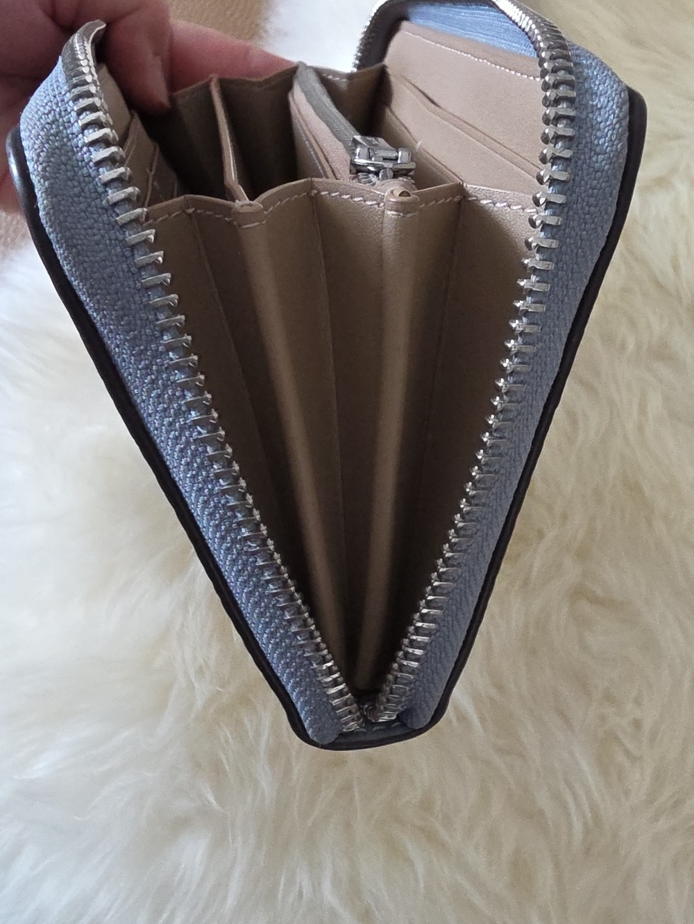 Gorgeous NWT Coach Grey Mist Pebbled Leather Long Zip Around Wallet π©Άππ - Picture 10 of 15